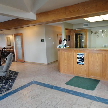Perfect Inns & Suites Weyburn Esterno foto