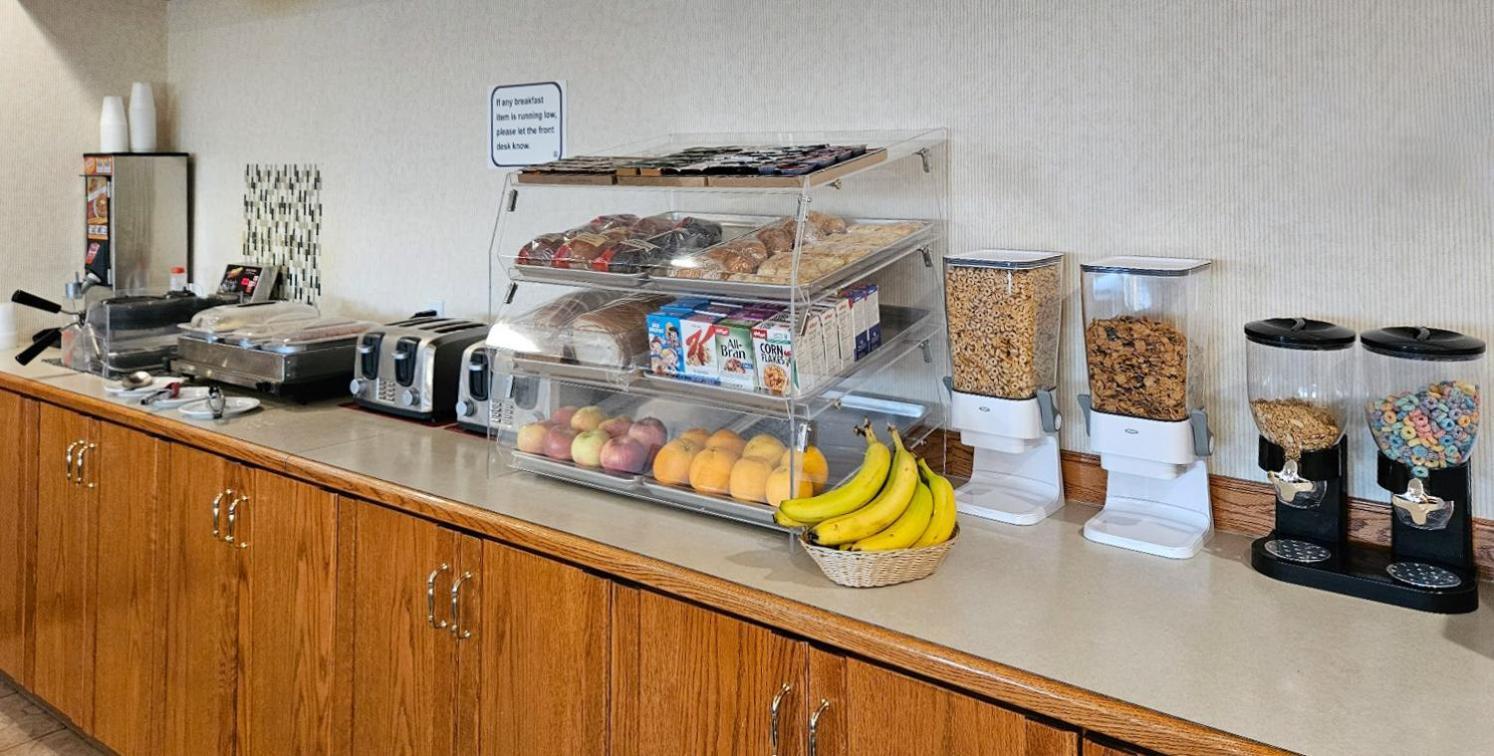 Perfect Inns & Suites Weyburn Esterno foto