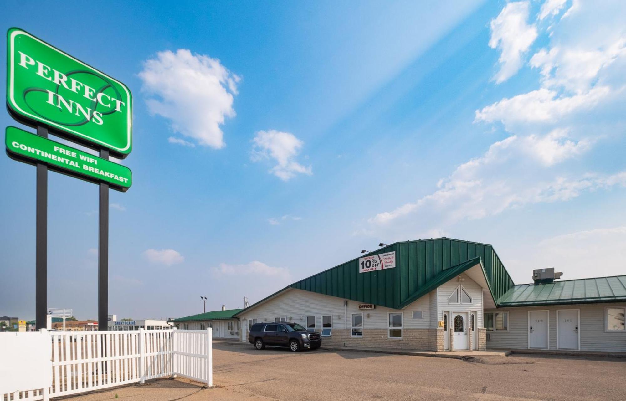 Perfect Inns & Suites Weyburn Esterno foto