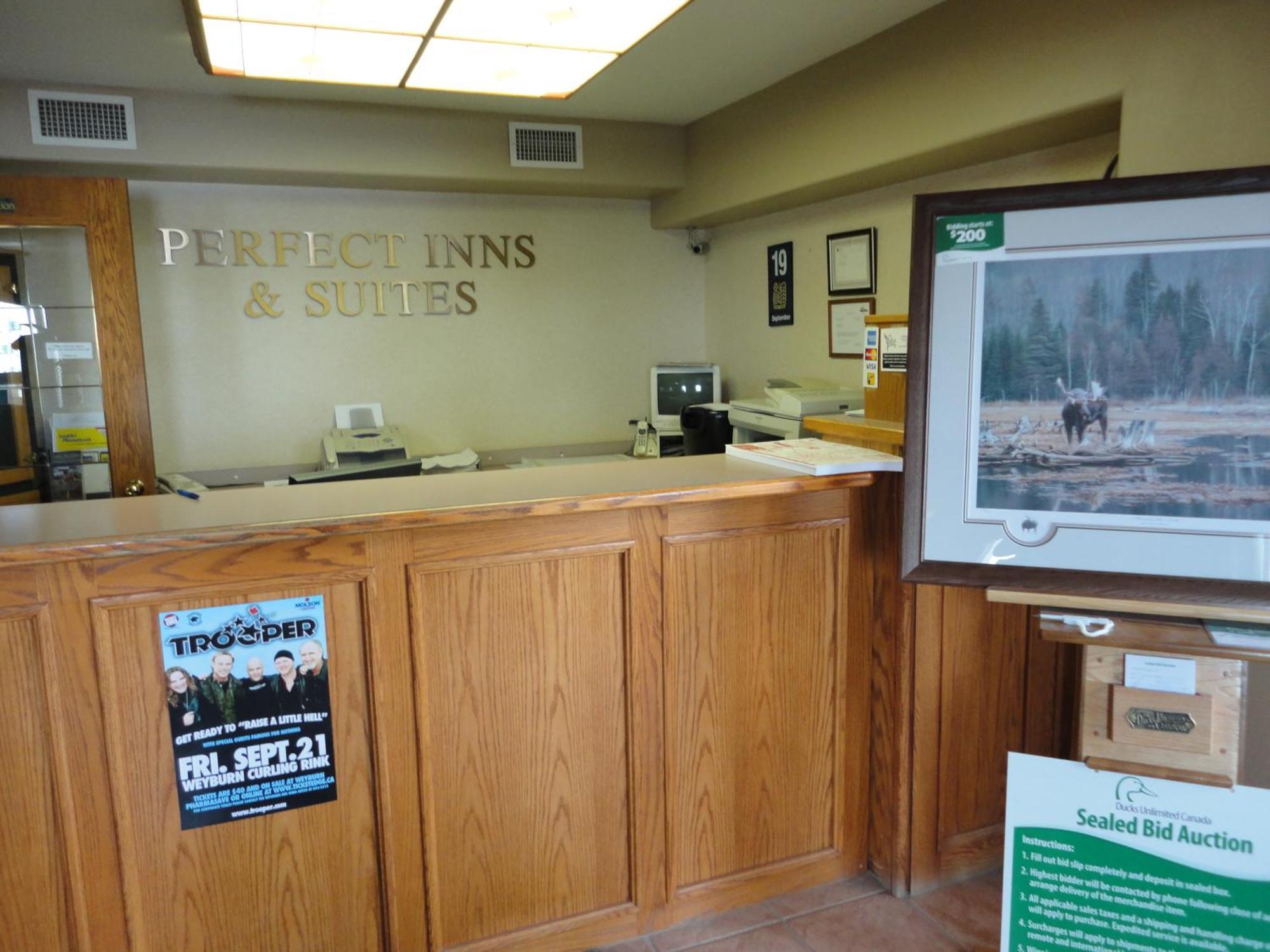 Perfect Inns & Suites Weyburn Esterno foto