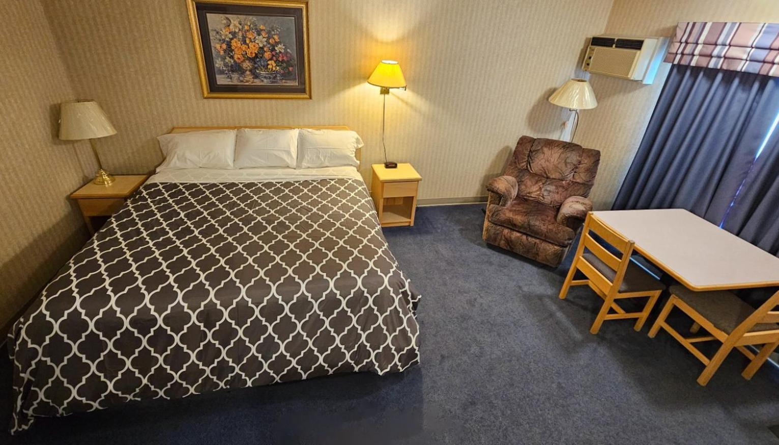 Perfect Inns & Suites Weyburn Esterno foto